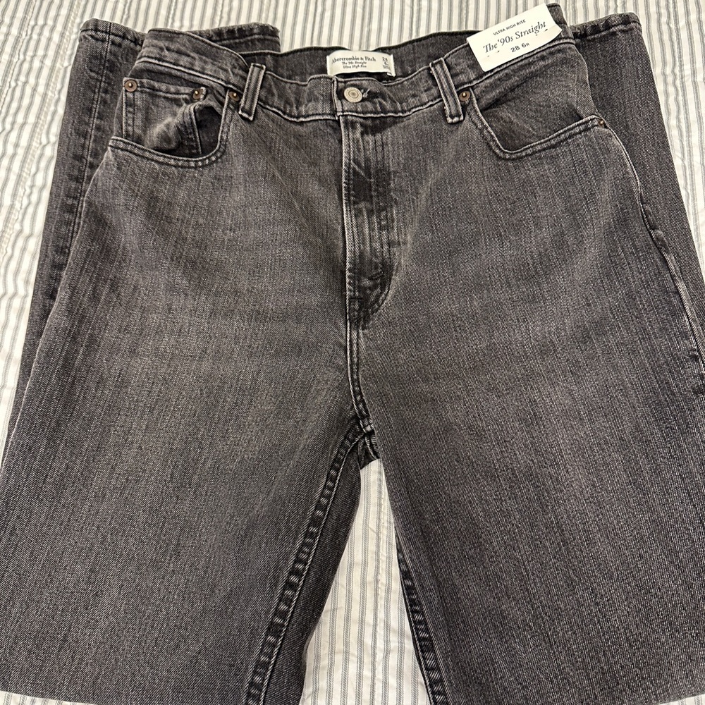 Abercrombie Ultra High Rise 90s Straight Jean NWT